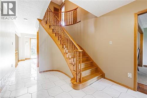 19 Glenhaven Court, Hamilton, ON - Indoor Photo Showing Other Room