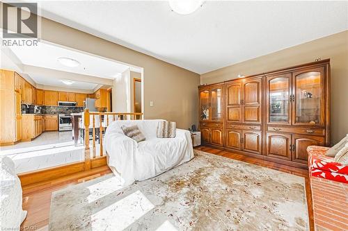 19 Glenhaven Court, Hamilton, ON - Indoor Photo Showing Other Room