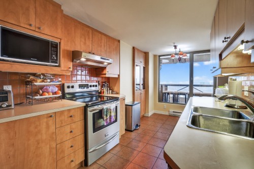 Kitchen - 1503-301 Ch. Du Club-Marin, Montréal (Verdun/Île-Des-Soeurs), QC - Indoor Photo Showing Kitchen With Double Sink