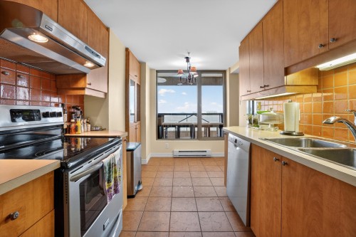 Kitchen - 1503-301 Ch. Du Club-Marin, Montréal (Verdun/Île-Des-Soeurs), QC - Indoor Photo Showing Kitchen With Double Sink