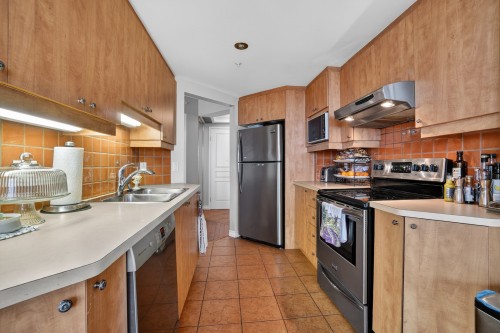 Kitchen - 1503-301 Ch. Du Club-Marin, Montréal (Verdun/Île-Des-Soeurs), QC - Indoor Photo Showing Kitchen With Double Sink