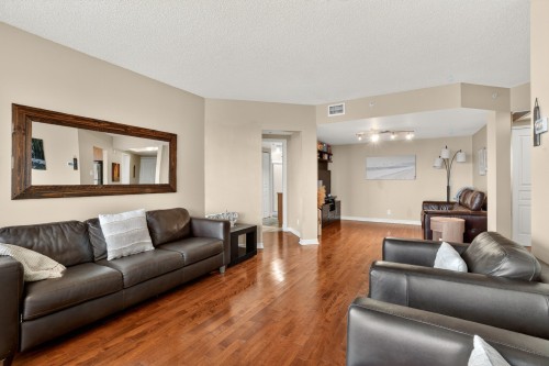 Living Room - 1503-301 Ch. Du Club-Marin, Montréal (Verdun/Île-Des-Soeurs), QC - Indoor Photo Showing Living Room