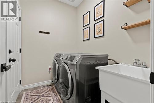 292 Keystone Crescent, Hamilton, ON - Indoor Photo Showing Laundry Room