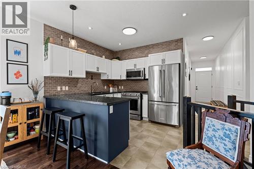 292 Keystone Crescent, Hamilton, ON - Indoor Photo Showing Kitchen With Upgraded Kitchen