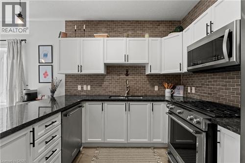292 Keystone Crescent, Hamilton, ON - Indoor Photo Showing Kitchen With Double Sink With Upgraded Kitchen