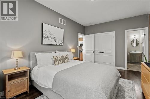 292 Keystone Crescent, Hamilton, ON - Indoor Photo Showing Bedroom