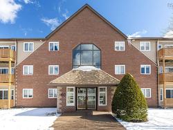 23 80 Collins Grove  Dartmouth, NS B2W 4E6