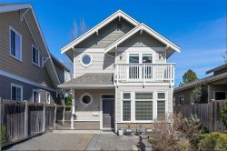 2328 Oakville Ave Sidney, BC V8L 0B5