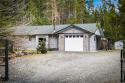 3917 Islak Rd Black Creek, BC V9J 1Y9