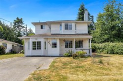 6520 Country Rd Sooke, BC V9Z 0W9