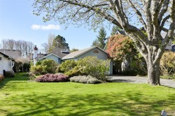 2105 Windsor Rd Oak Bay, BC V8S 3C2
