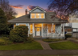 1525 Davie St Victoria, BC V8R 4W4