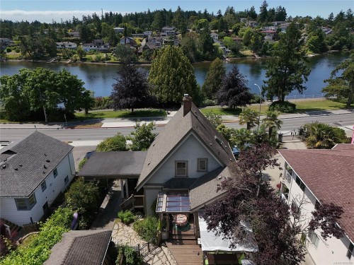 566 Gorge Rd West, Saanich, BC 