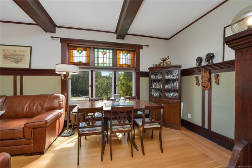 566 Gorge Rd West, Saanich, BC 