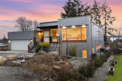 3855-3857 Warren Ave  Royston, BC V0R 2V0