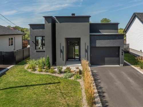 Front of Structure - 94 Rue Paquin, Saint-Jean-Sur-Richelieu, QC - Outdoor