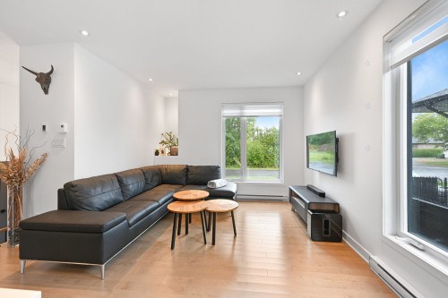 Living Room - 94 Rue Paquin, Saint-Jean-Sur-Richelieu, QC - Indoor Photo Showing Living Room