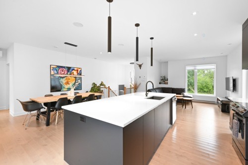 Overall view - 94 Rue Paquin, Saint-Jean-Sur-Richelieu, QC - Indoor Photo Showing Kitchen With Upgraded Kitchen