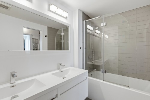 Salle de bains attenante à la CCP - 506-1165 Rue Wellington, Montréal (Le Sud-Ouest), QC - Indoor Photo Showing Bathroom