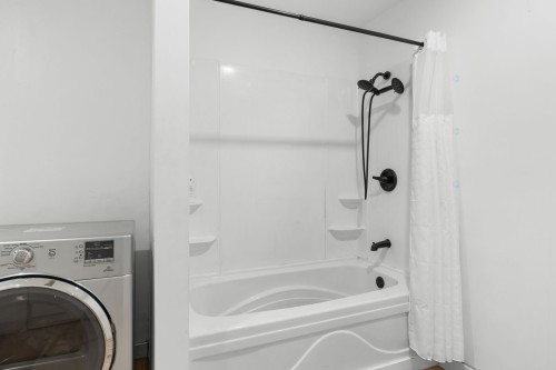 Bathroom - 173 3E Avenue, L'Islet, QC - Indoor Photo Showing Laundry Room