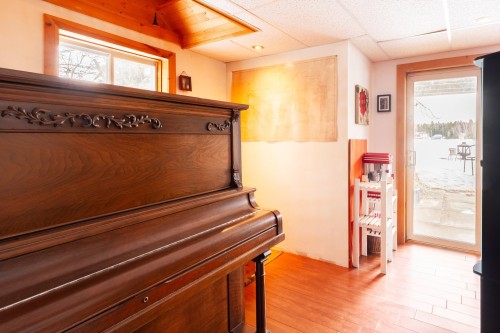 Salle familiale - 1 Ch. Du Lac-Des-Plaines, Saint-Cyrille-De-Lessard, QC 