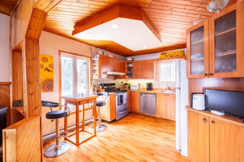 Cuisine - 1 Ch. Du Lac-Des-Plaines, Saint-Cyrille-De-Lessard, QC 