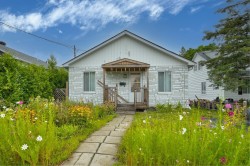 2245 Rue de Londres  Montréal (Saint-Laurent), QC H4L 3A5