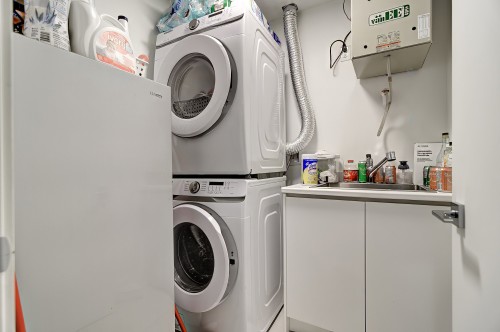 Salle de lavage - 612-5905 Boul. Du Quartier, Brossard, QC - Indoor Photo Showing Laundry Room