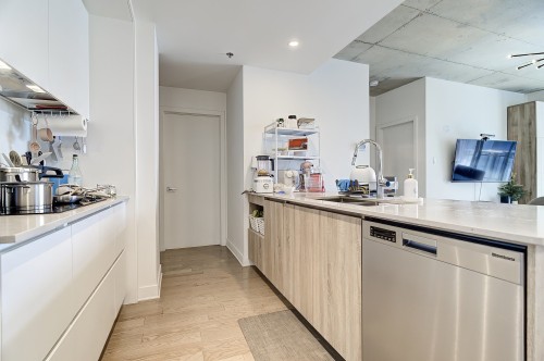 Cuisine - 612-5905 Boul. Du Quartier, Brossard, QC - Indoor Photo Showing Kitchen With Double Sink