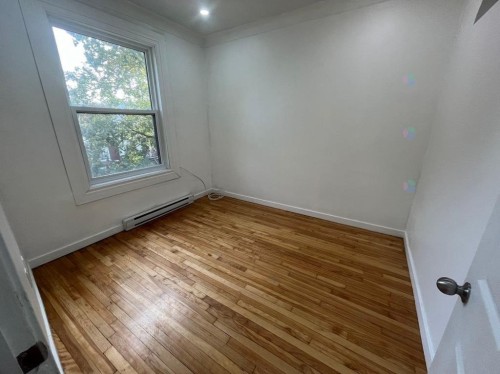 Chambre à coucher - 5965 Rue Hamilton, Montréal (Le Sud-Ouest), QC - Indoor Photo Showing Other Room