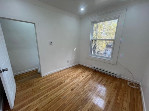 Chambre à coucher - 5965 Rue Hamilton, Montréal (Le Sud-Ouest), QC - Indoor Photo Showing Other Room