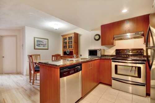 Cuisine - 662-98 Rue Charlotte, Montréal (Ville-Marie), QC - Indoor Photo Showing Kitchen