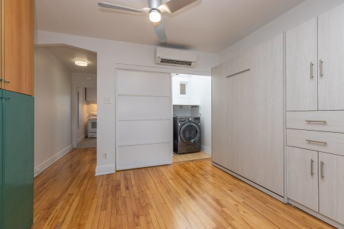 Chambre à coucher - 7088 Rue Des Écores, Montréal (Villeray/Saint-Michel/Parc-Extension), QC - Indoor Photo Showing Laundry Room