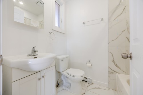 Chambre à coucher - 5967 Rue Hamilton, Montréal (Le Sud-Ouest), QC - Indoor Photo Showing Bathroom