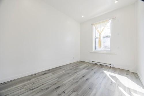 Chambre à coucher - 5967 Rue Hamilton, Montréal (Le Sud-Ouest), QC - Indoor Photo Showing Other Room