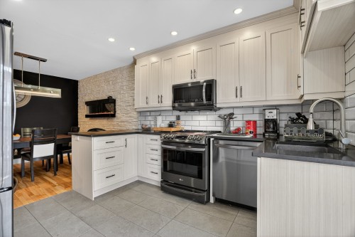 Kitchen - 580 Rue Beauclerk, Montréal (Mercier/Hochelaga-Maisonneuve), QC - Indoor Photo Showing Kitchen With Upgraded Kitchen