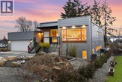 3855-3857 Warren Ave  Royston, BC V0R 2V0