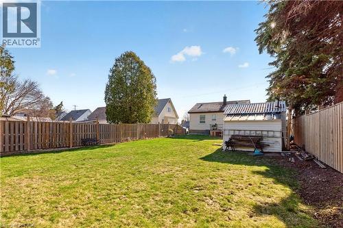 Fenced backyard with a residential view - 944 Garth Street, Hamilton, ON - Outdoor