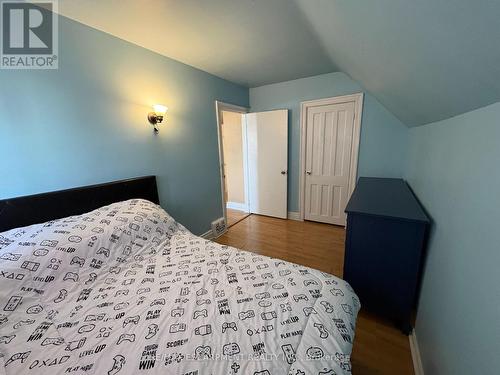 54 Edinburgh Avenue, Hamilton, ON - Indoor Photo Showing Bedroom