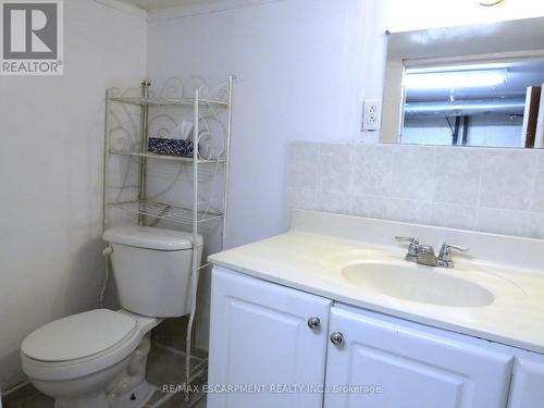 54 Edinburgh Avenue, Hamilton, ON - Indoor Photo Showing Bathroom