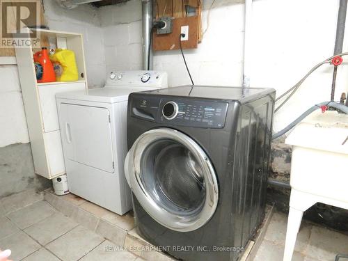 54 Edinburgh Avenue, Hamilton, ON - Indoor Photo Showing Laundry Room