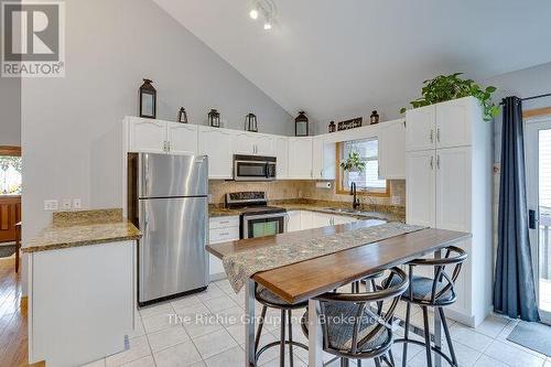 624 Cedar Street W, Shelburne, ON - Indoor Photo Showing Kitchen With Stainless Steel Kitchen