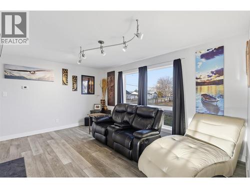 146 Aspen Street, Kamloops, BC - Indoor Photo Showing Living Room