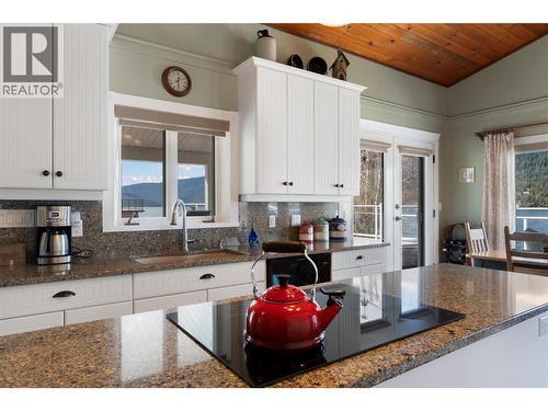 82 Montcalm Crescent, Sicamous, BC - Indoor Photo Showing Kitchen