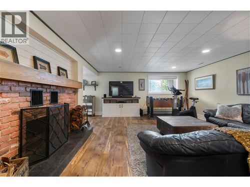 82 Montcalm Crescent, Sicamous, BC - Indoor Photo Showing Living Room With Fireplace