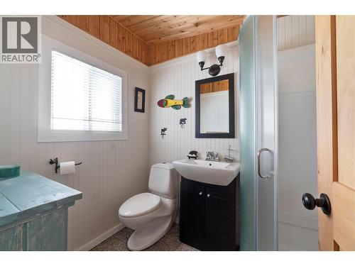 Cabin - 82 Montcalm Crescent, Sicamous, BC - Indoor Photo Showing Bathroom