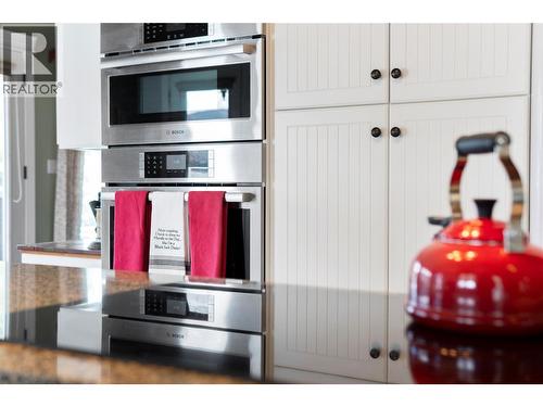 82 Montcalm Crescent, Sicamous, BC - Indoor Photo Showing Kitchen