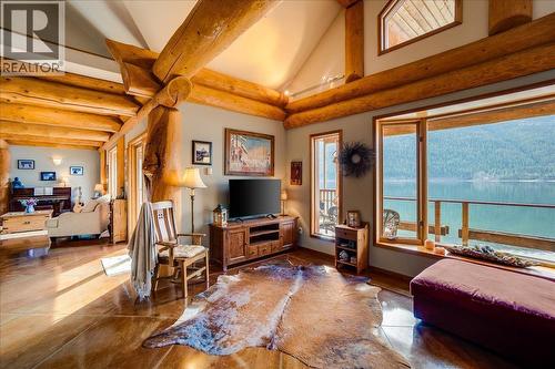 3140 3A Highway, Nelson, BC - Indoor Photo Showing Living Room