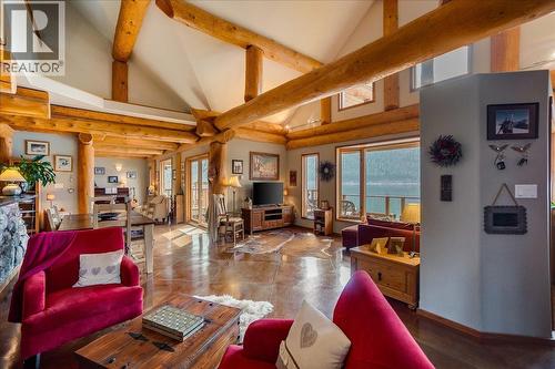 3140 3A Highway, Nelson, BC - Indoor Photo Showing Living Room