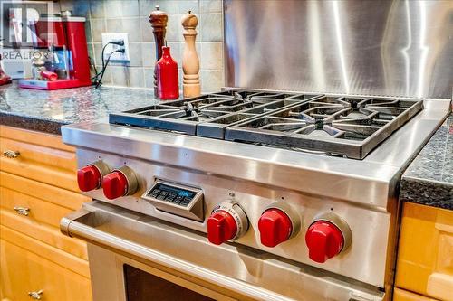 3140 3A Highway, Nelson, BC - Indoor Photo Showing Kitchen